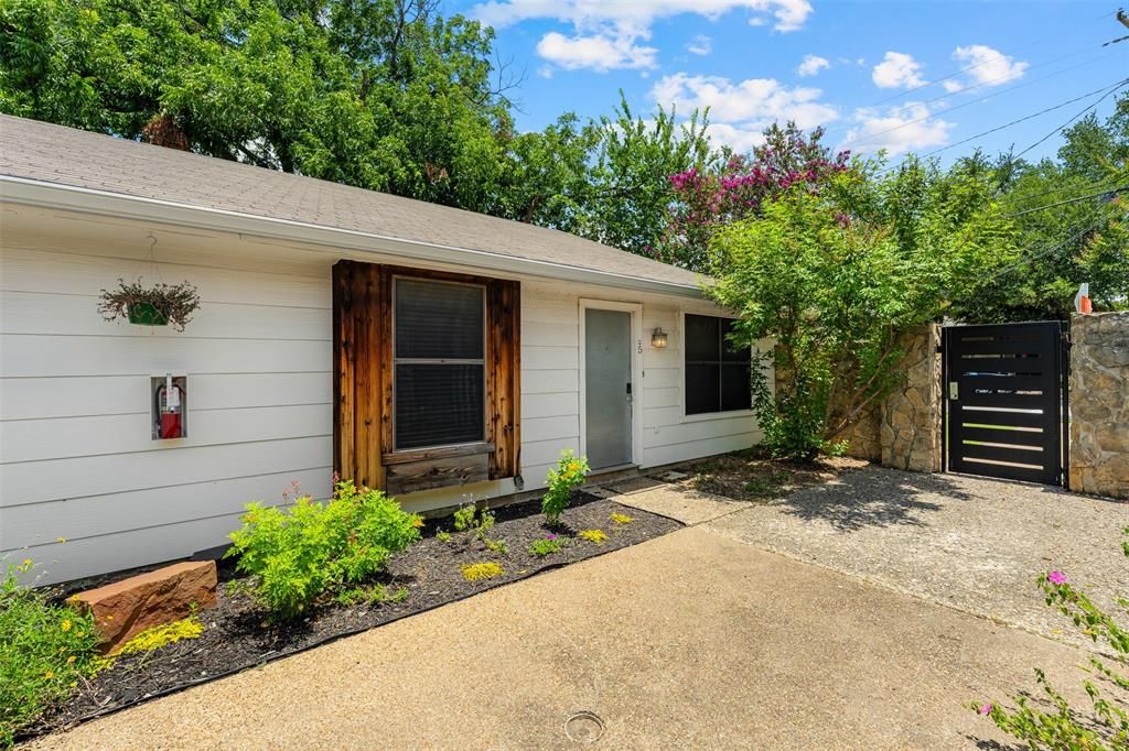 Photo of 1405 Speight Avenue #5, Waco, TX 76706 (MLS # 21320357)