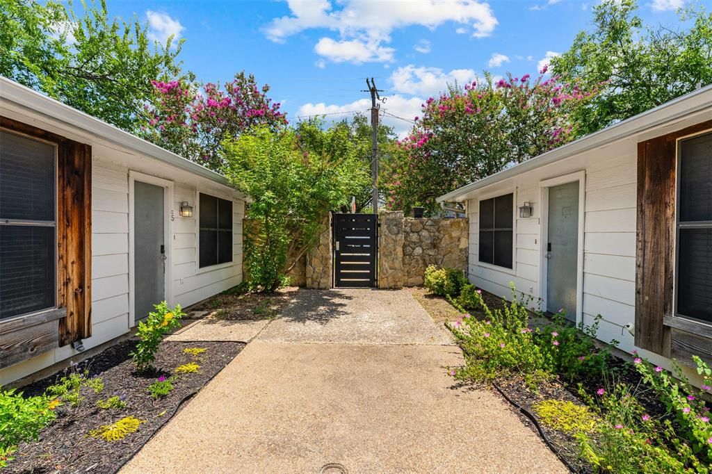 Photo of 1405 Speight Avenue #5, Waco, TX 76706 (MLS # 21320357)