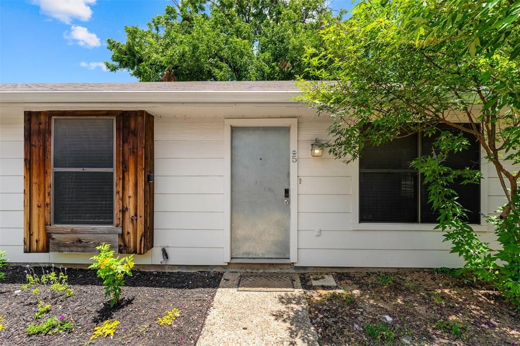 Photo of 1405 Speight Avenue #5, Waco, TX 76706 (MLS # 21320357)