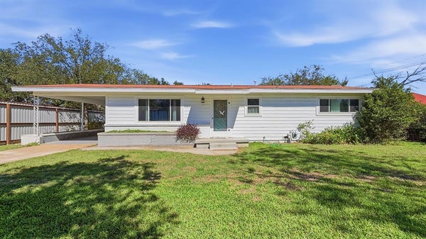 709 E WHITNEY ST, HAMILTON, TX 76531 - Image 2d9ff9b3b64af3e0ae1ff8ce4a91bd69/1863990780