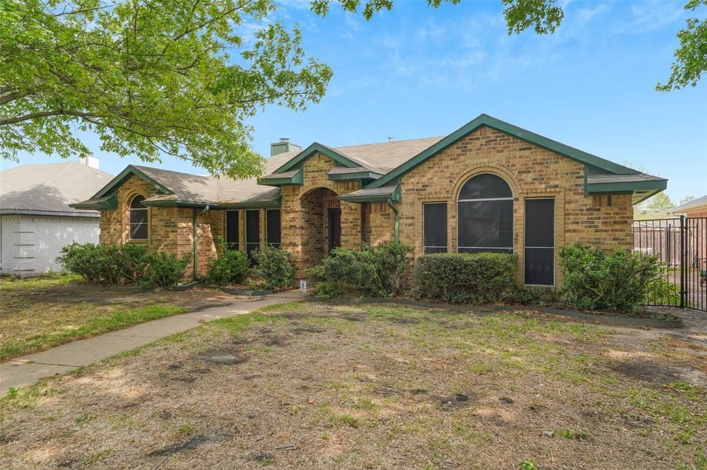 Photo of 2600 Waterloo Lane, Mesquite, TX 75181 (MLS # 21236299)