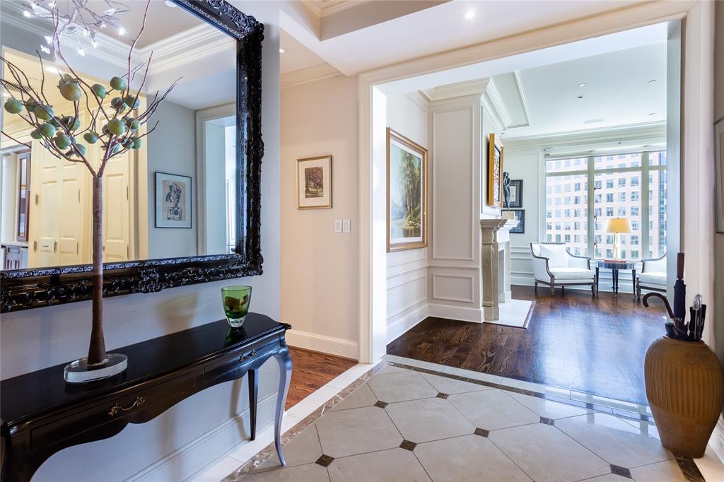 2525 N PEARL Street 903