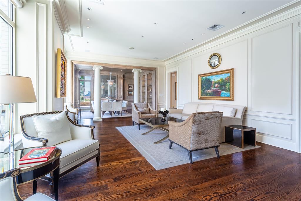 2525 N PEARL Street 903