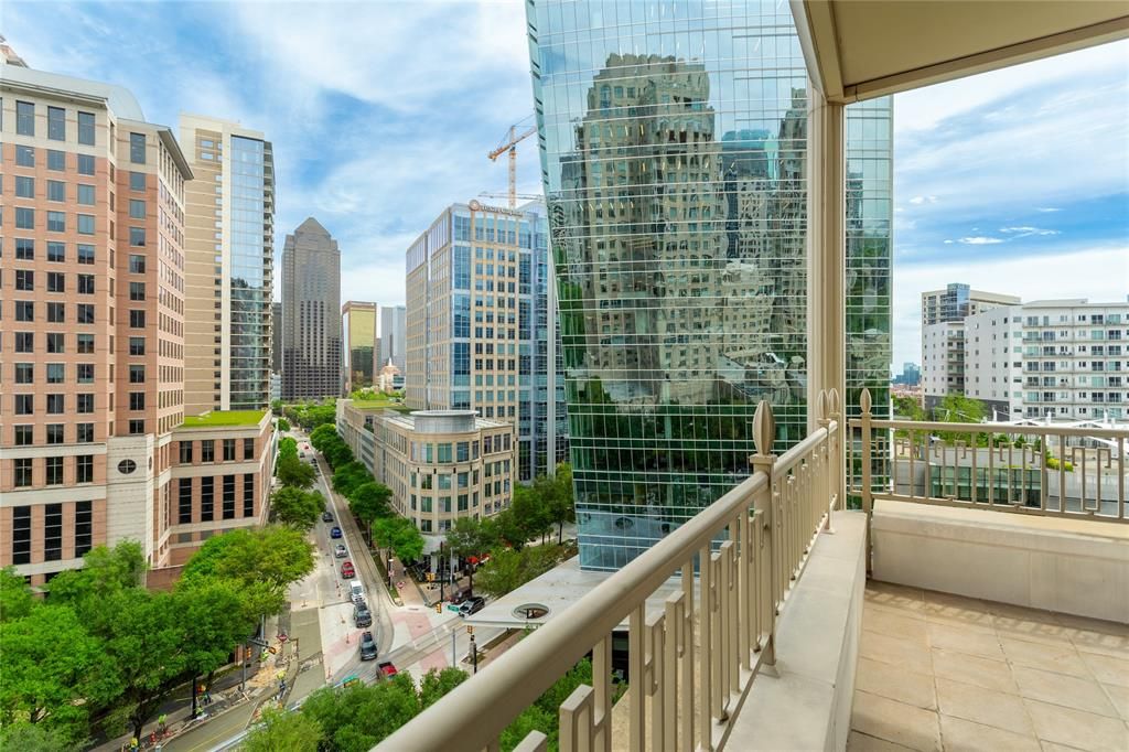 Photo of 2525 N PEARL Street #903, Dallas, TX 75201 (MLS # 21229994)