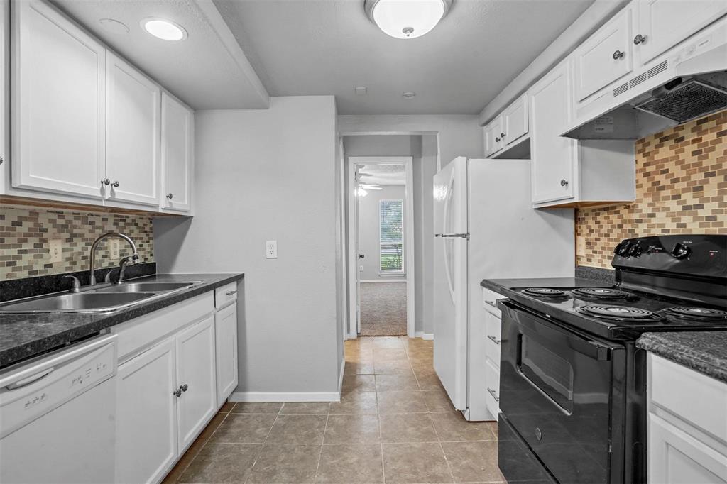 SAINT CLAIRE WOODS TOWNHOUSES - Residential Lease