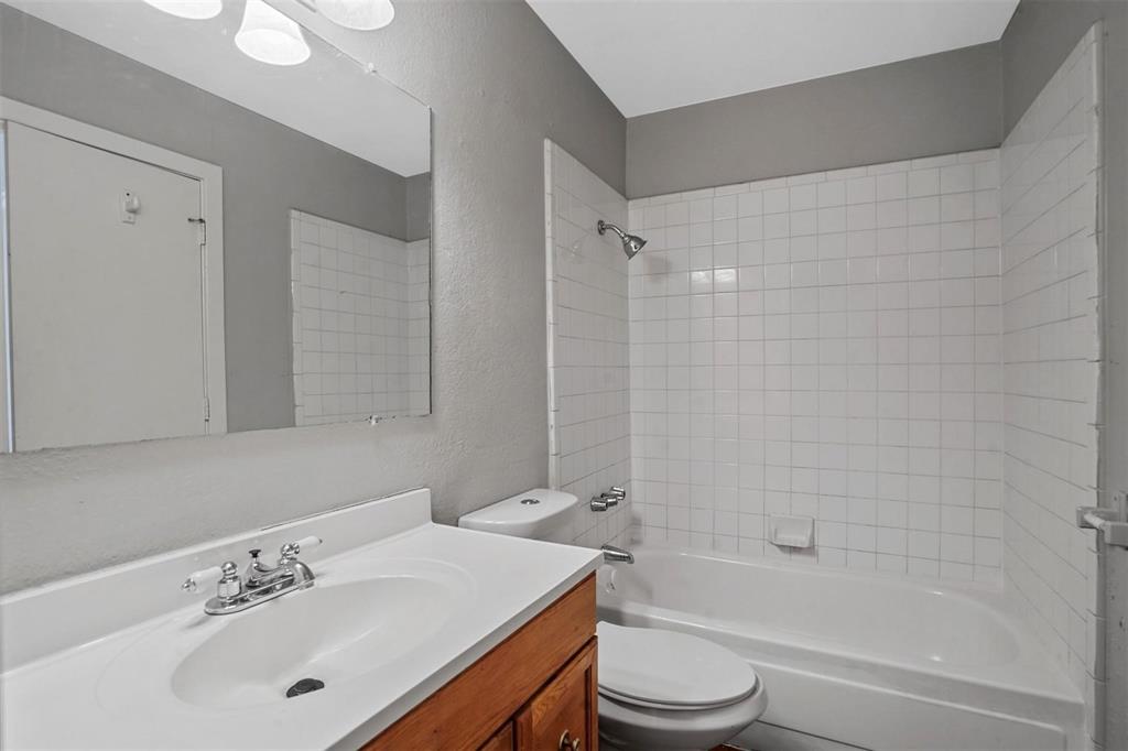 SAINT CLAIRE WOODS TOWNHOUSES - Residential Lease