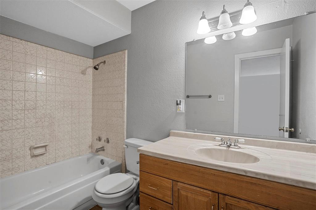 SAINT CLAIRE WOODS TOWNHOUSES - Residential Lease