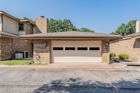 Photo of 23 Park Lane, Bedford, TX 76021 (MLS # 21347299)
