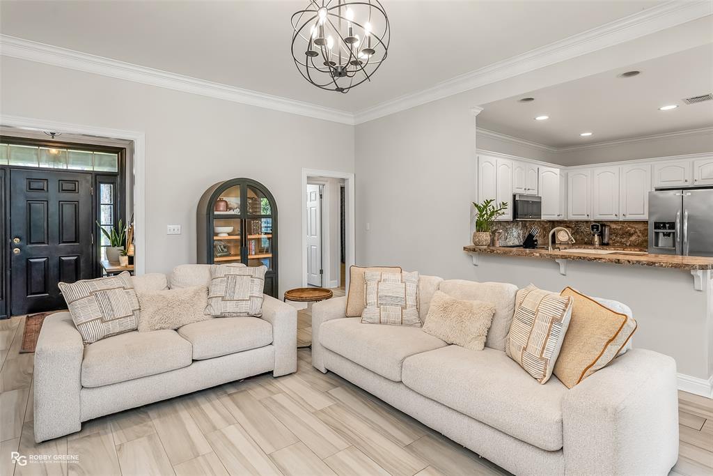 Bossier City, Louisiana 71111, United States, 3 Bedrooms Bedrooms, ,2 BathroomsBathrooms,Residential,Contingent,185107