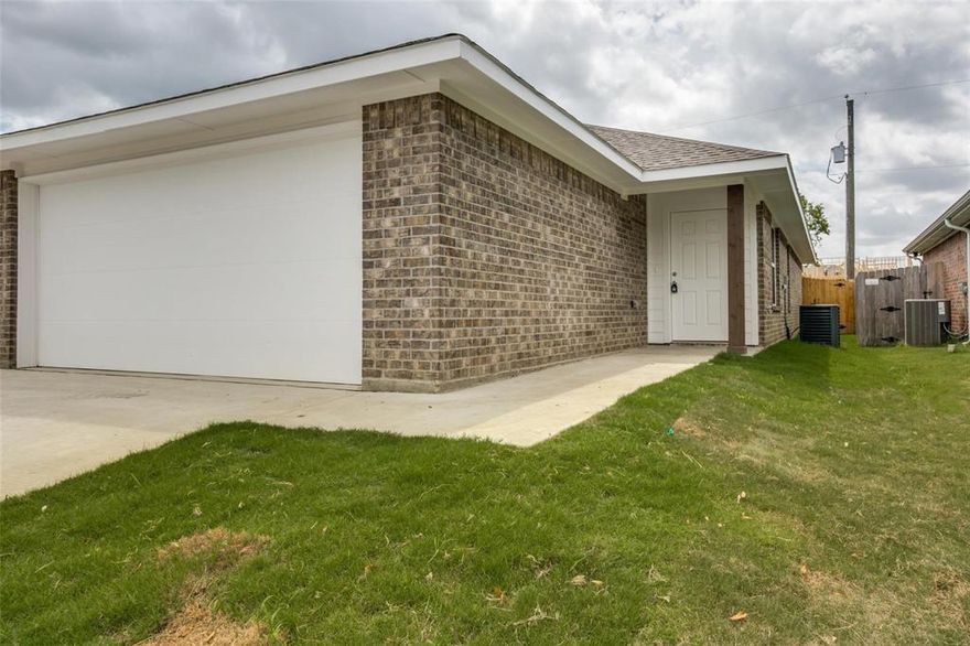 Photo's of Unit B Unit A Similar layout and finish out  Ready to move in with all the updates of a luxury home. 3 bedroom 2 bathroom 2 car garage with a private fenced backyard. Minutes from the highway for quick access to downtown Dallas.