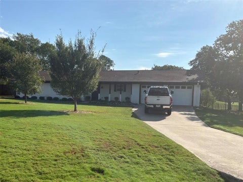 Photo of 313 Navajo Trail, Gainesville, TX 76240 (MLS # 21392351)