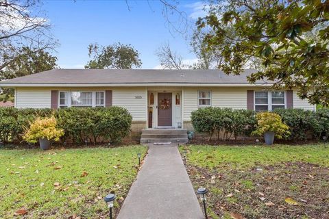 Tiny photo for 3600 Parkwood Street, Waco, TX 76710 (MLS # 21091492)