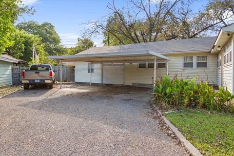 Tiny photo for 3600 Parkwood Street, Waco, TX 76710 (MLS # 21091492)