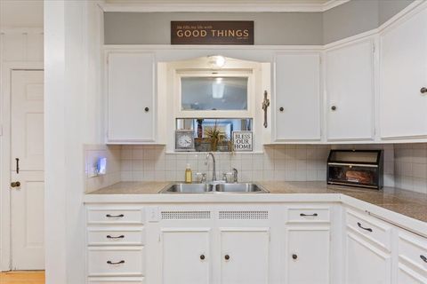 Tiny photo for 3600 Parkwood Street, Waco, TX 76710 (MLS # 21091492)