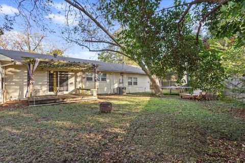 Tiny photo for 3600 Parkwood Street, Waco, TX 76710 (MLS # 21091492)