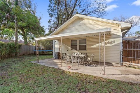 Tiny photo for 3600 Parkwood Street, Waco, TX 76710 (MLS # 21091492)