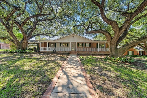 Photo of 5014 Ridgeview Drive, Waco, TX 76710 (MLS # 21408881)