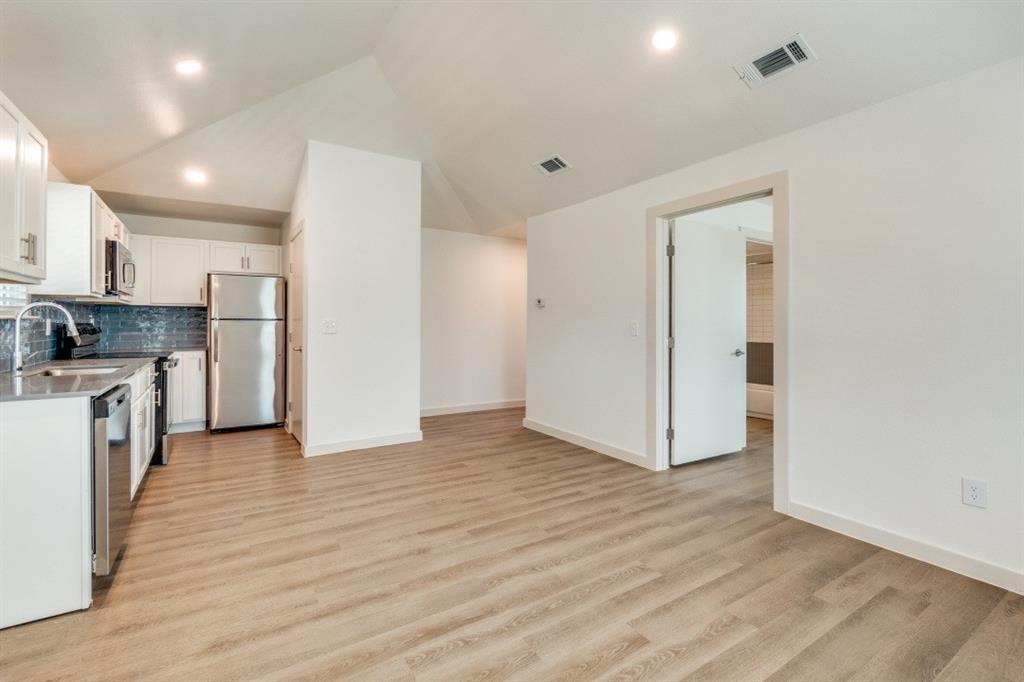 Lake Cliff Place Add - Residential Lease