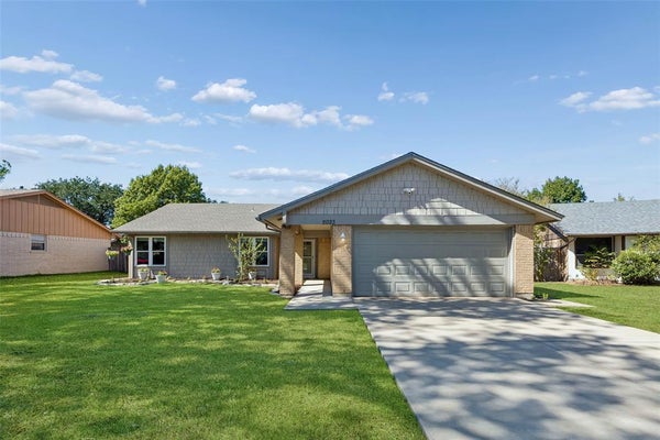 2023 INVERNESS DR, CARROLLTON, TX 75007 - Image 2dd4d9dac808bef37f154e8cc6f8ce4f/726212367