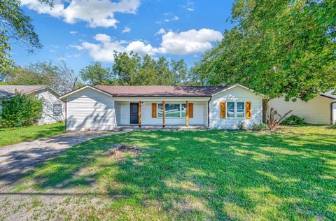 Photo of 903 E Avenue C, Valley Mills, TX 76689 (MLS # 21408399)