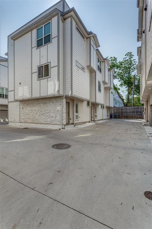 1932 Landon Lane
