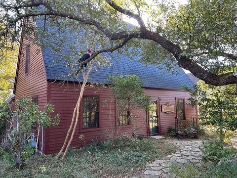 Photo of 805 Trenton Street, Weatherford, TX 76086 (MLS # 21111630)