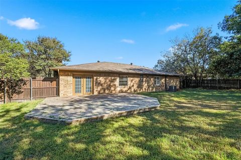 Tiny photo for 6320 Lunar Drive, Edgecliff Village, TX 76134 (MLS # 21101216)