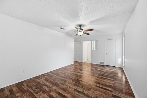 Tiny photo for 6320 Lunar Drive, Edgecliff Village, TX 76134 (MLS # 21101216)