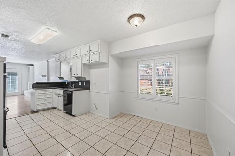 Tiny photo for 6320 Lunar Drive, Edgecliff Village, TX 76134 (MLS # 21101216)