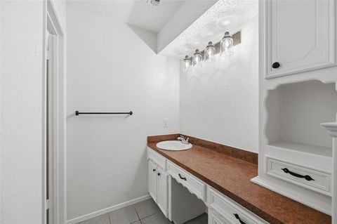 Tiny photo for 6320 Lunar Drive, Edgecliff Village, TX 76134 (MLS # 21101216)