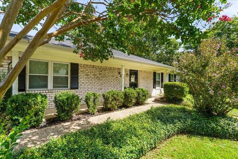 Tiny photo for 800 Oxford ST, Corsicana, TX 75110 (MLS # 21341581)