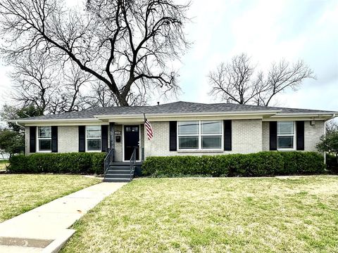 Photo of 102 S Clark Street, Rockwall, TX 75087 (MLS # 21170025)