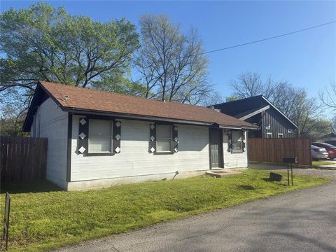 Photo of 3318 Spencer Street, Greenville, TX 75401 (MLS # 21208052)