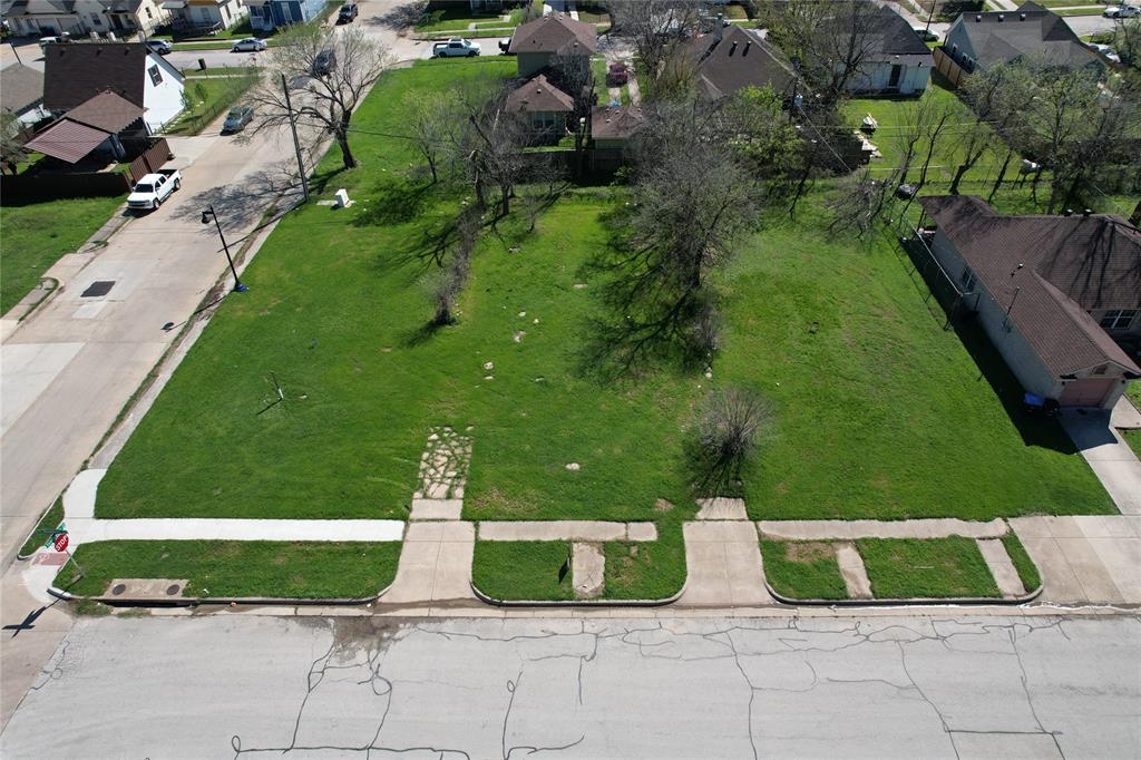 1136 E Broadway Avenue
