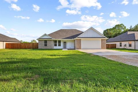 Photo of 903 W Cardinal Street, Ector, TX 75439 (MLS # 21231383)