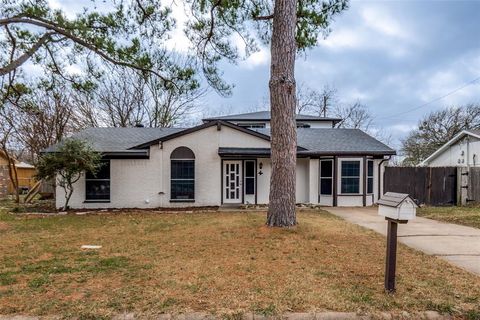Photo of 861 Betty Drive, Terrell, TX 75160 (MLS # 21148983)