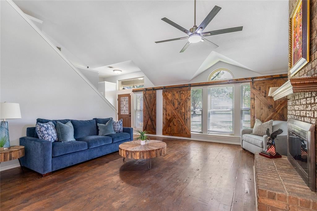 2700 Valleywood Drive