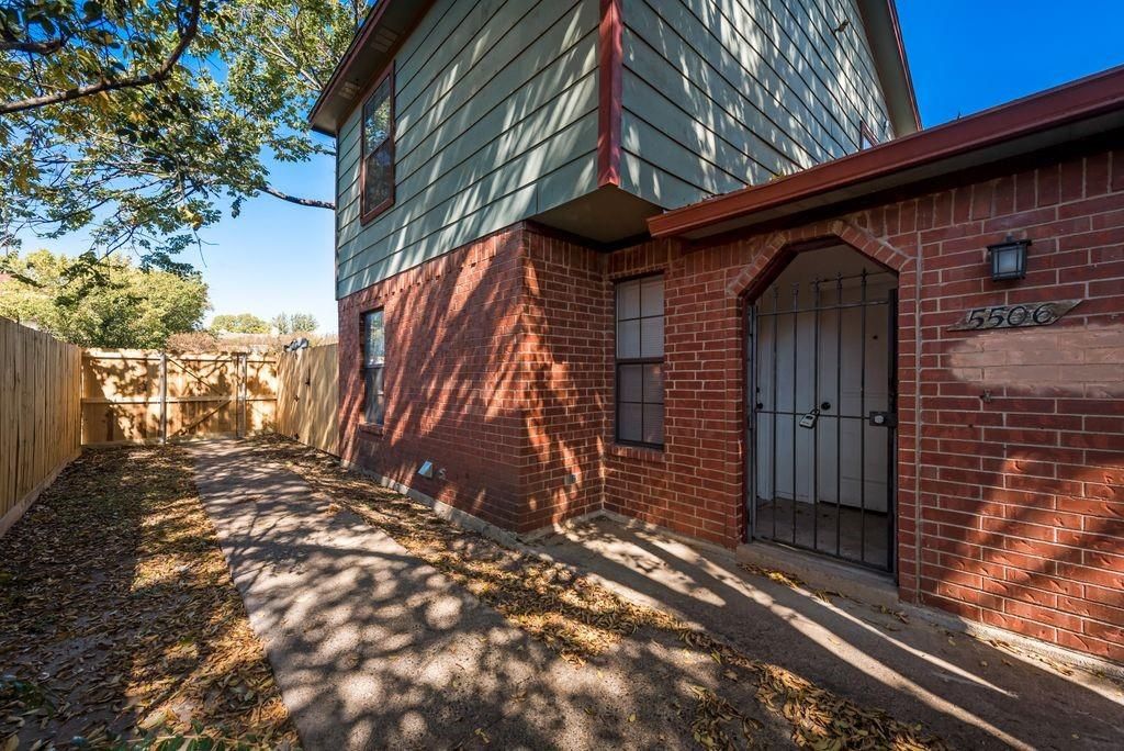 Photo of 5506 Columbia Avenue, Dallas, TX 75214 (MLS # 21268798)