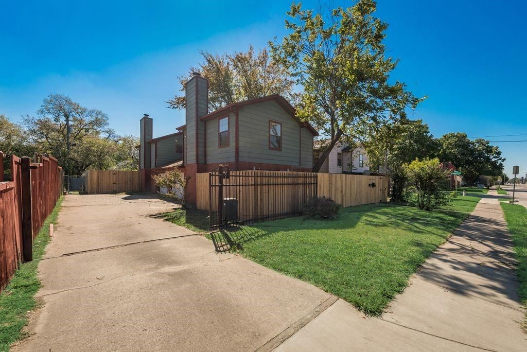 Photo of 5506 Columbia Avenue, Dallas, TX 75214 (MLS # 21268798)