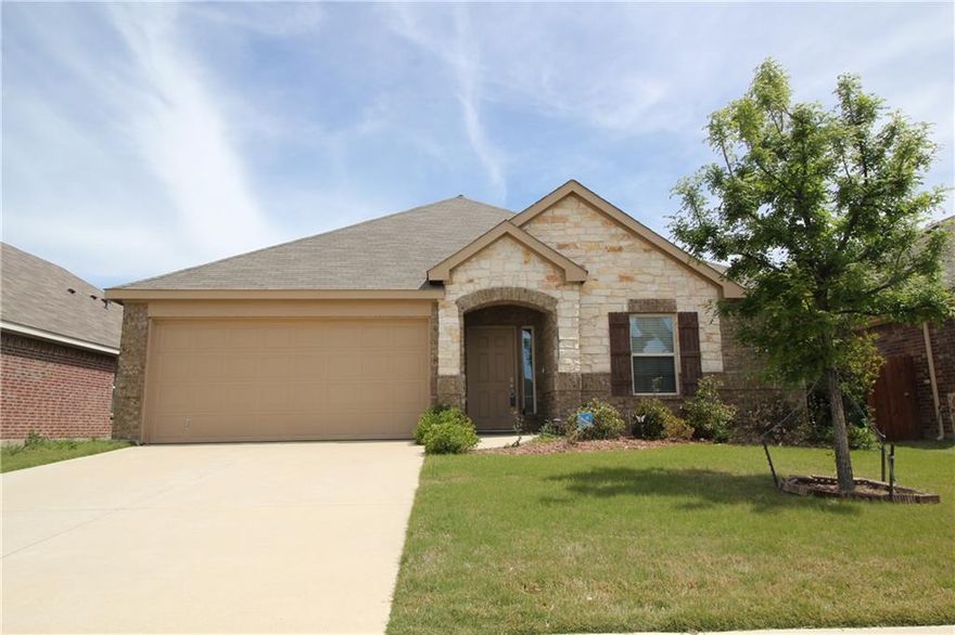 Fabulous 1.5 story construction by Sandlin Home. Perfect open floor plan with 4 bed rooms and game room with powder bath. Sleek Granite countertops and bay window at master suite.  Living area with a beautiful wood burning fireplace. Covered patio. Custom Cabinets and backslash. Community club house, Olympic size pool and gym for you to enjoy.