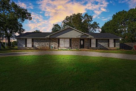 108 W College Street Leonard TX 75452