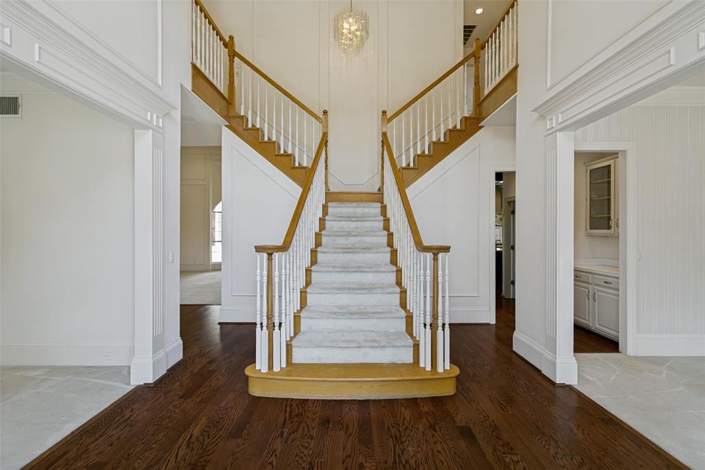807 Ridgedale Court