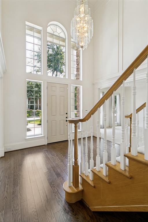 807 Ridgedale Court