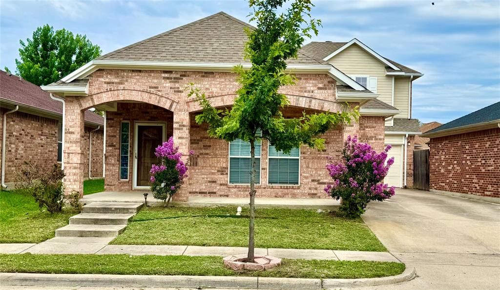 Photo of 2639 Blackstone Drive, Grand Prairie, TX 75052 (MLS # 21194108)
