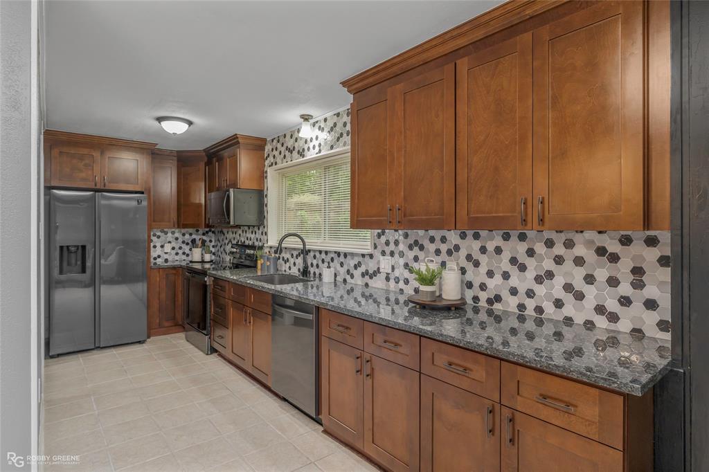 305 Short Leaf Drive