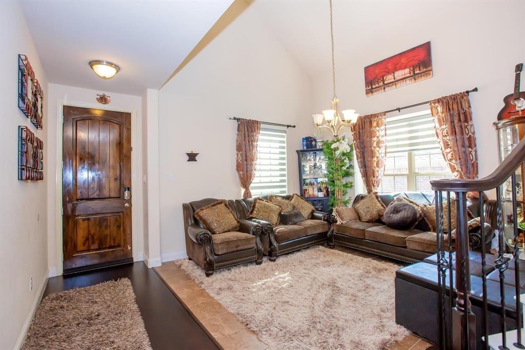 1002 Nail Lane