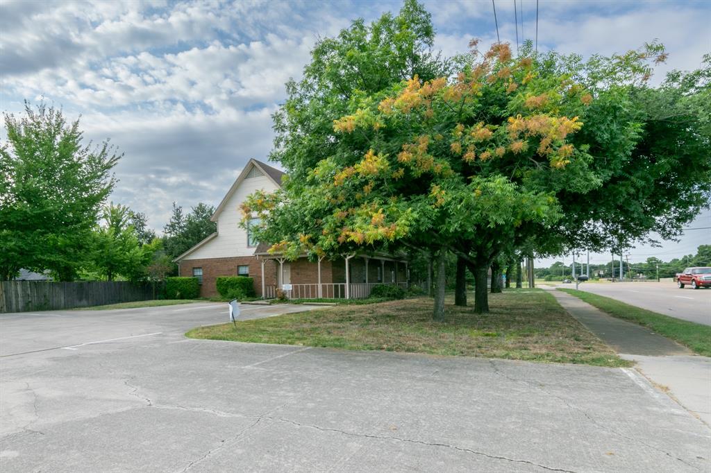 Shady Oaks Gardens Sub - Commercial Lease