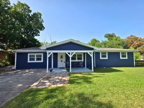 Photo of 105 Alice Drive, Little Elm, TX 75068 (MLS # 21419076)