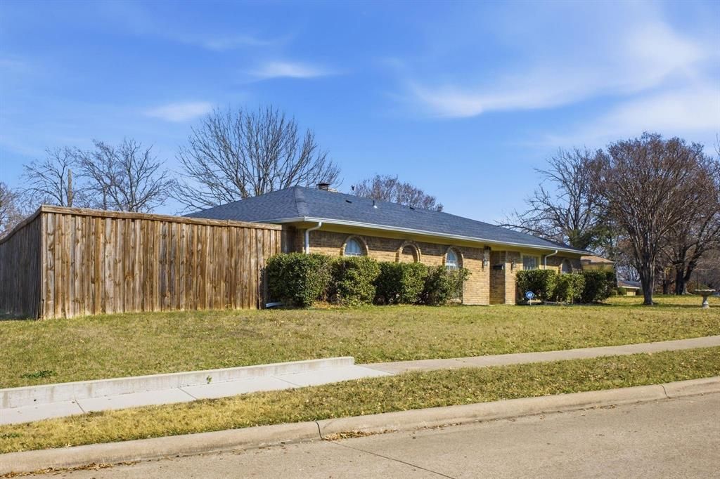 Photo of 2101 Forestcrest Drive Dr, Plano, TX 75074 (MLS # 21250134)
