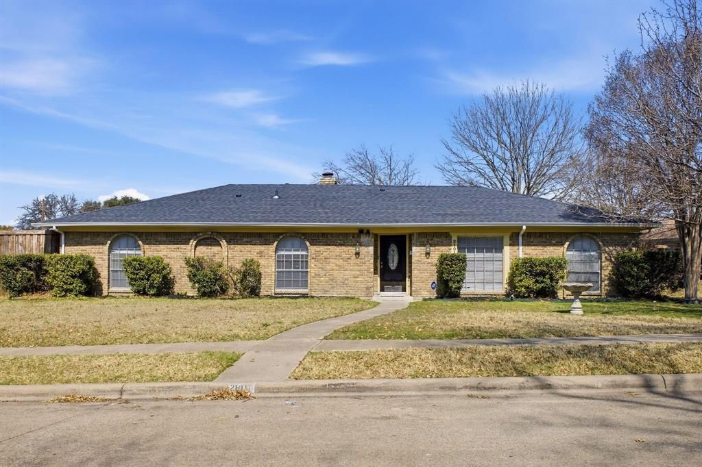 Photo of 2101 Forestcrest Drive Dr, Plano, TX 75074 (MLS # 21250134)